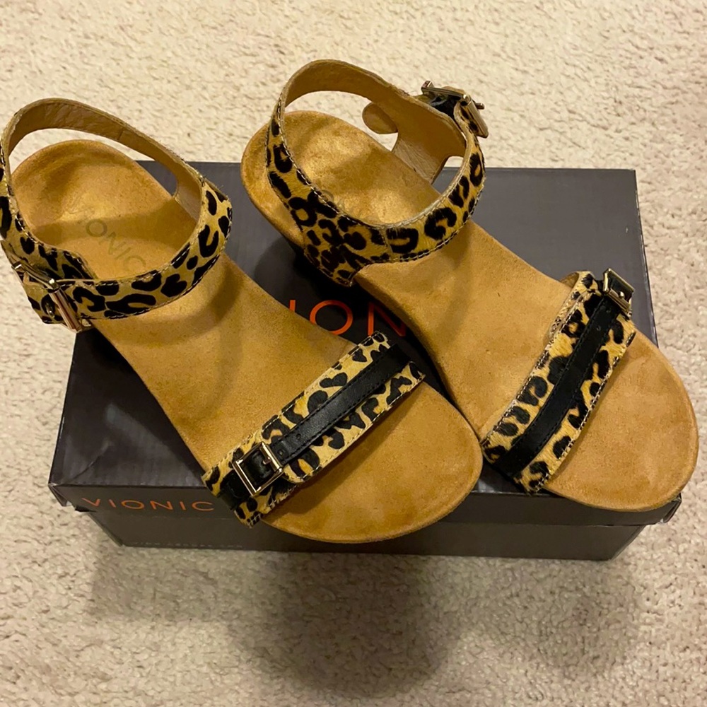 Vionic wedges/Noble Laurie in Tan Leopard. Sz 6.5